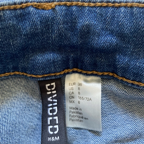 H&M size 8 slim mid waist jeans with rips - Picture 3 of 3